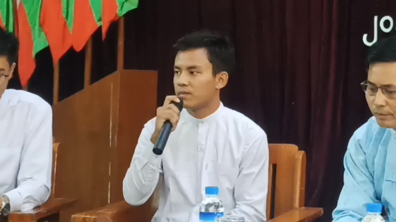 မုံရွာမြို့ စီးပွားရေး တက္ကသိုလ်တွင် ကျောင်းသား ကျောင်းသူများ ဘက်...