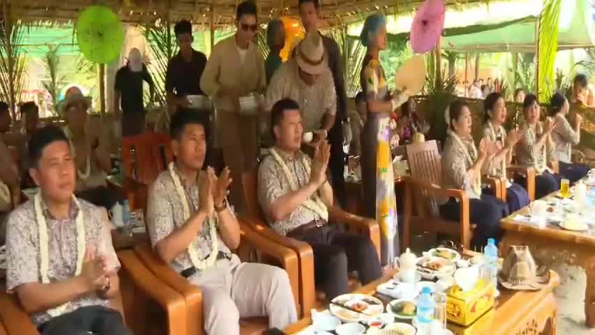 တိုင်းဒေသကြီးဝန်ကြီးချုပ် သကြန်အကျနေ့တွင် လမ်းလျှောက်သကြန်ပွဲတေ...