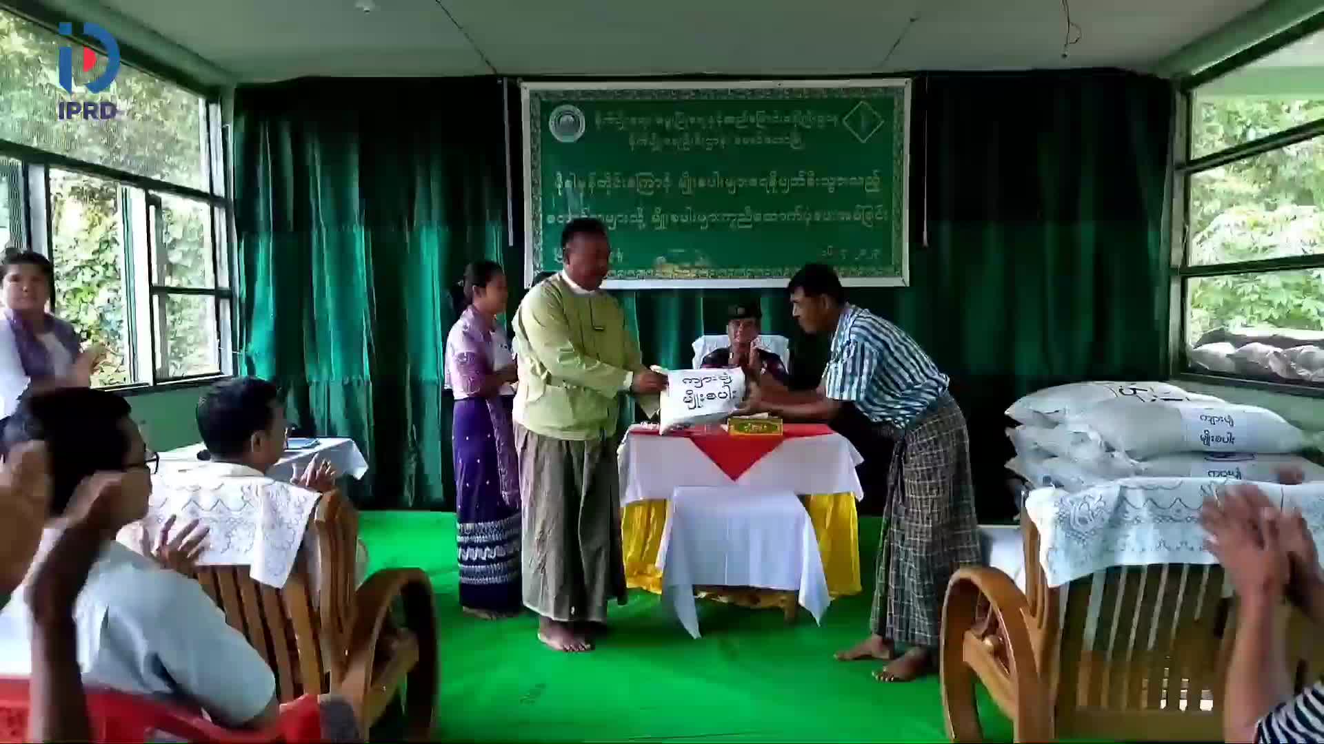 ရခိုင်ပြည်နယ် မောင်တောမြို့တွင်  ပြန်လည်ထူထောင်ရေးအတွက် ရောက်‌ရှိ...