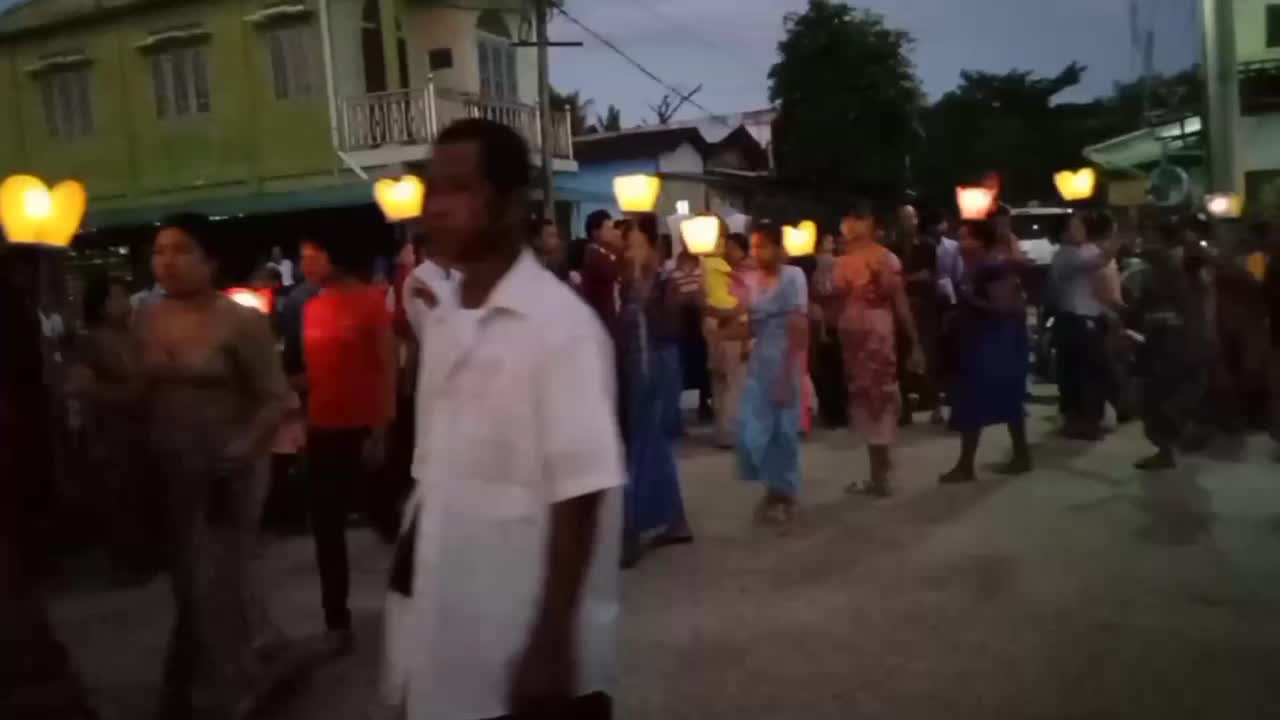 အဂ်ပူမြို့တွင် သီတင်းကျွတ်လပြည့်နေ့၌ ဗုဒ္ဓရုပ်ပွားတော်အားမြိုတွ...