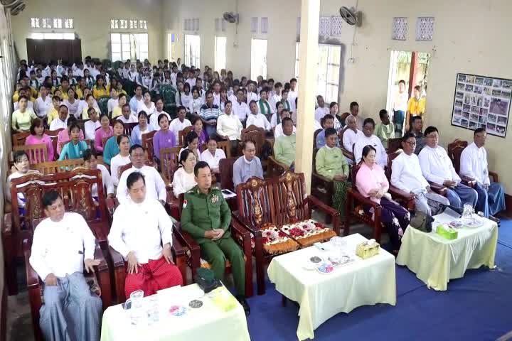 တနင်္သာရီတိုင်းဒေသကြီးဝန်ကြီးချုပ်ဦးမြတ်ကို ကျောင်းစာကြည့်တိုက်...
